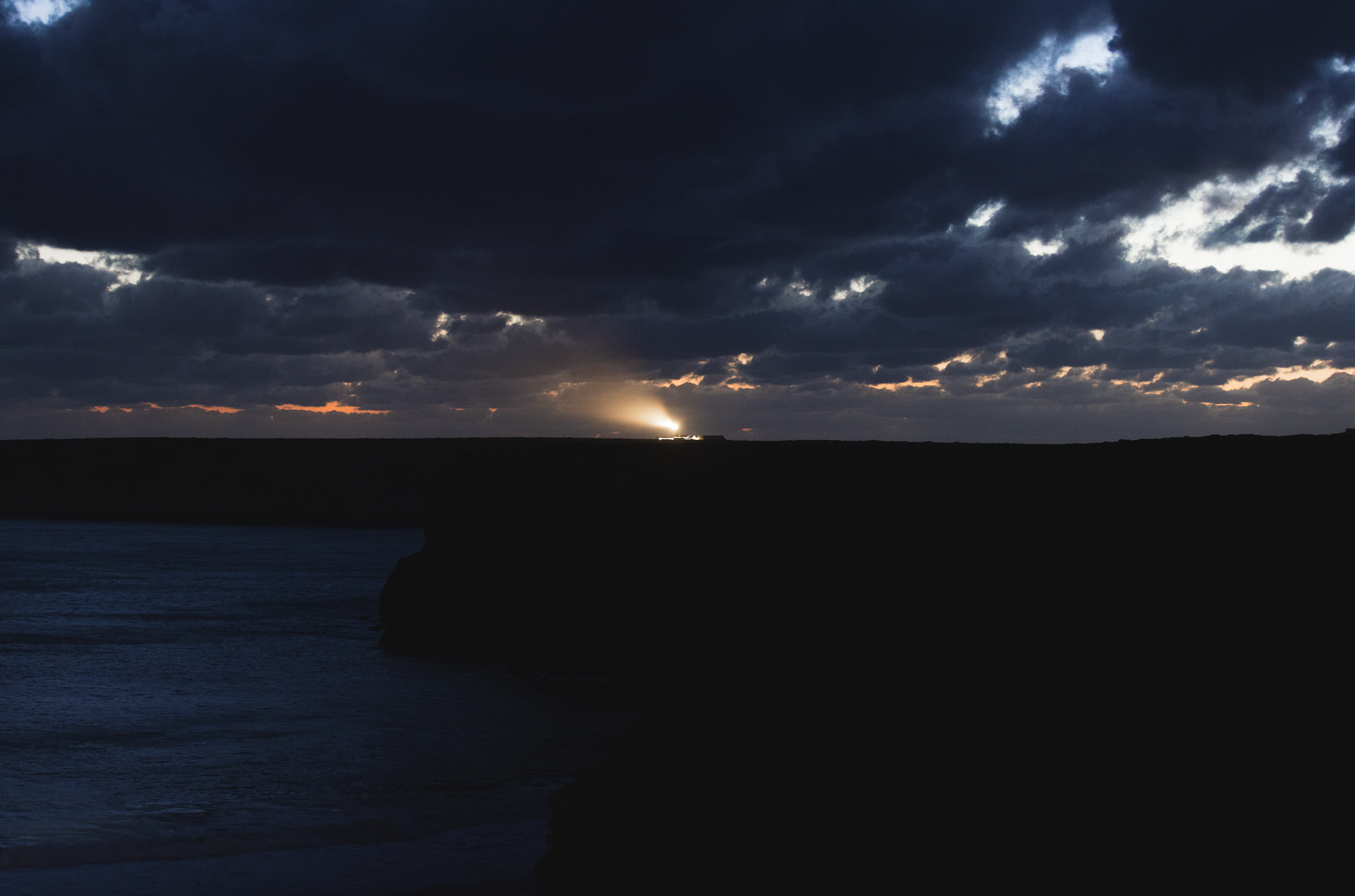 O farol na escuridão